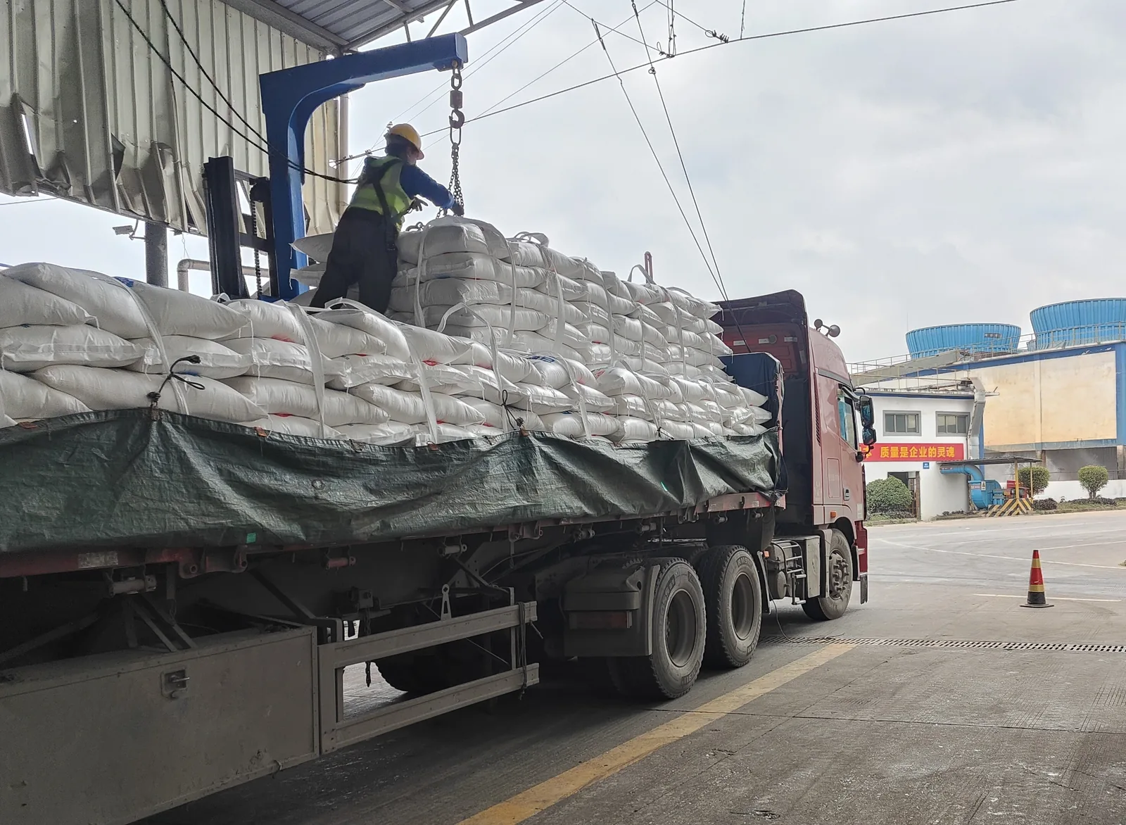 袋装货物装车:装卸顺序、车辆分配与封条状态都要留档